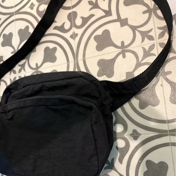 BAGGU Black Fannypack Bag with Dual Zip Pockets - Picture 14 of 14